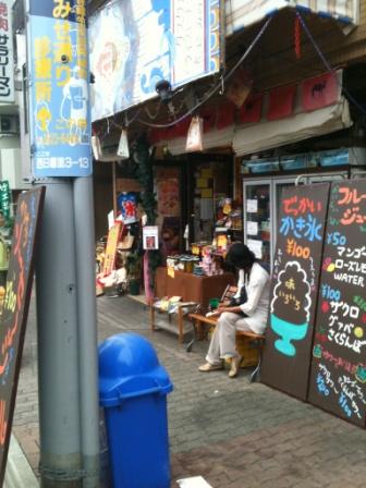 20110803_yanaka-bench.jpg