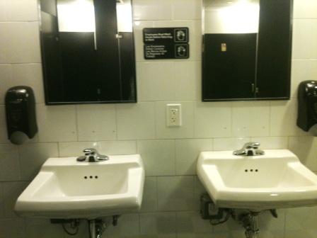 20111014_eataly-restroom2.jpg