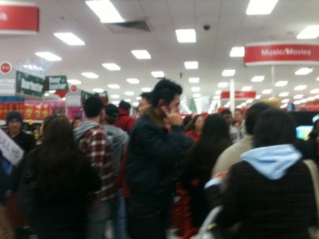 20111201_target-crowd2.jpg