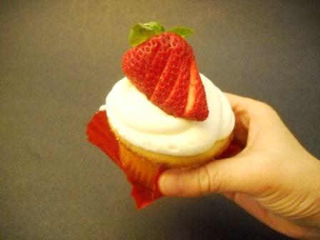 20120313_strawberry-cupcake.jpg