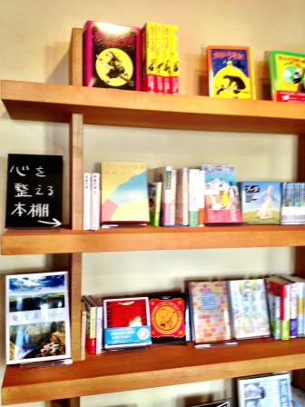 20130902_16bookshelf.jpg