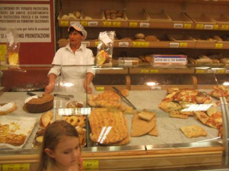 100820_supermarket-bakery.jpg