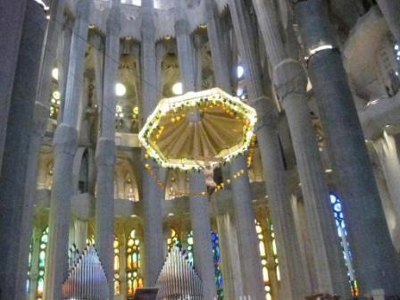 101215_sagrada-familia-inside2.jpg