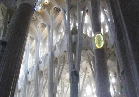 101215_sagrada-familia-inside3.jpg