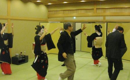 110117_asano-geisha-dance.jpg