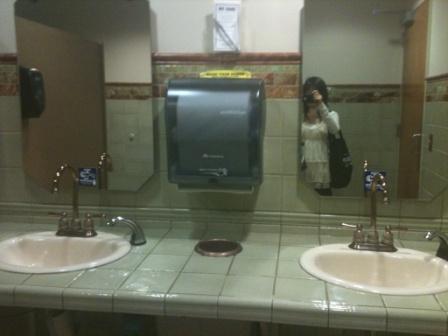 20110411_restroom.jpg