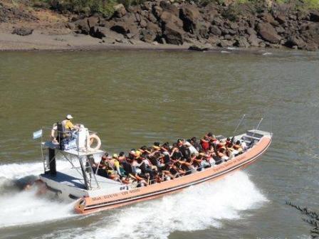 20120515_iguazu-boat.jpg