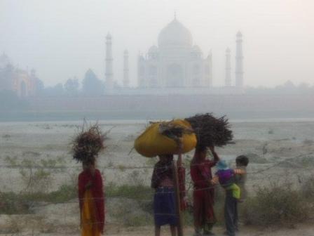 20130109_tajmahal-children.jpg