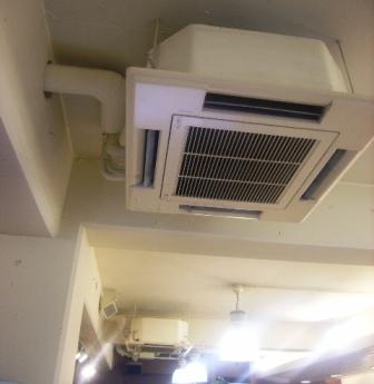 20110418_air-conditioner-ceiling.jpg